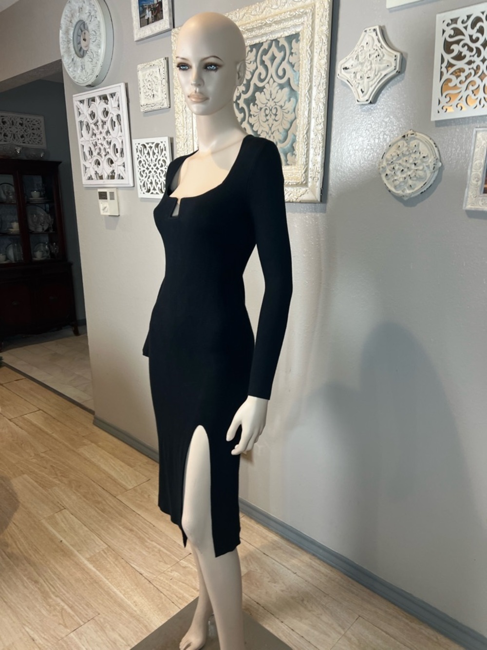 Abercrombie and Fitch Classic Black Long-Sleeve Midi Dress with Front Slit - Picture 7 of 12